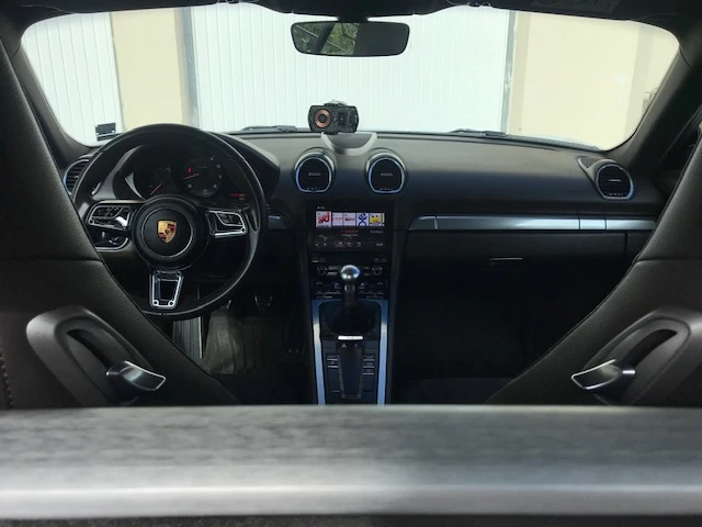 Porsche Cayman 718 - изображение 8