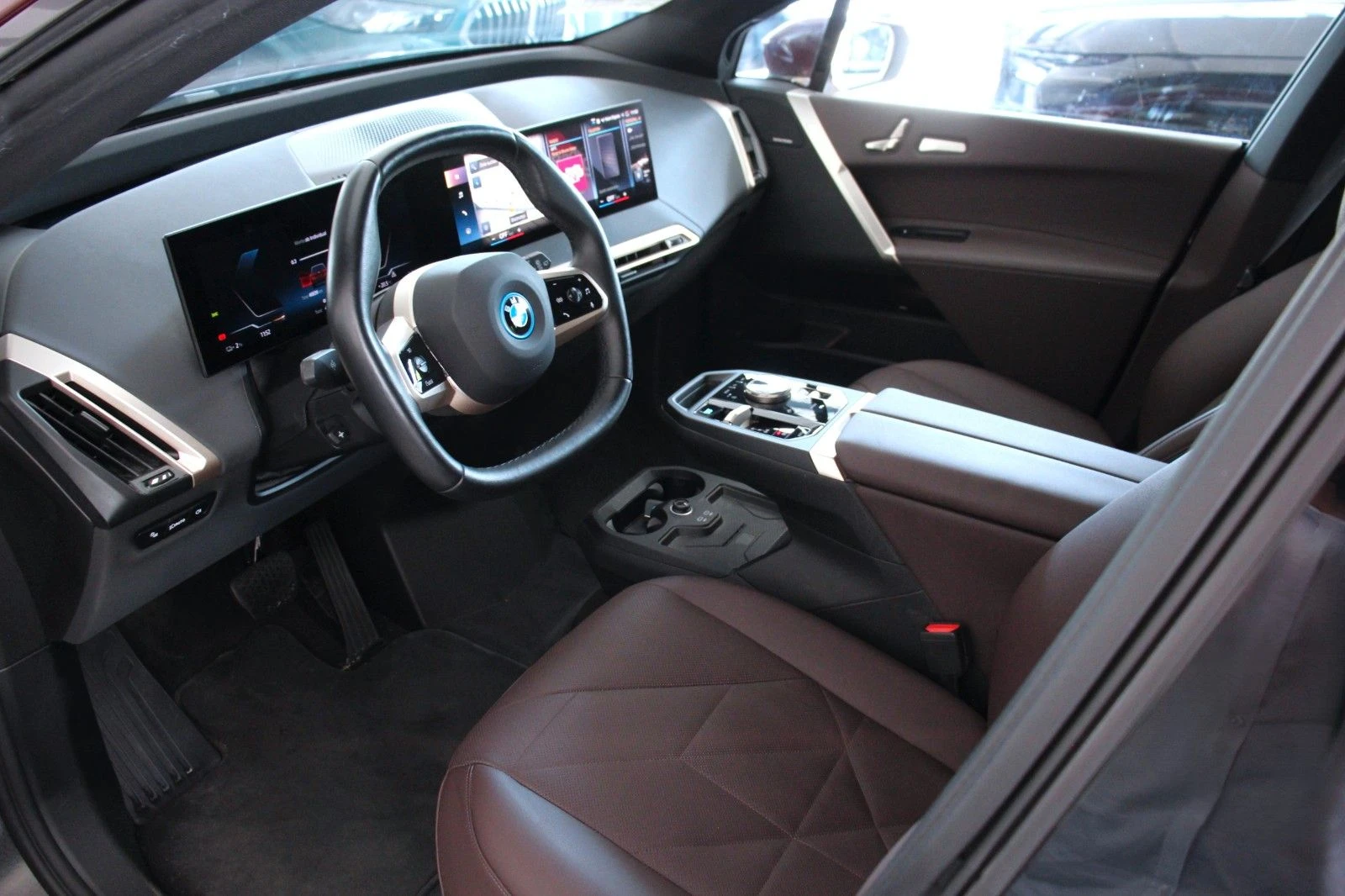 BMW iX 40/326HP/xDRIVE/360/SPORT-PACK/LASER/PARK-ASS/626v - изображение 7