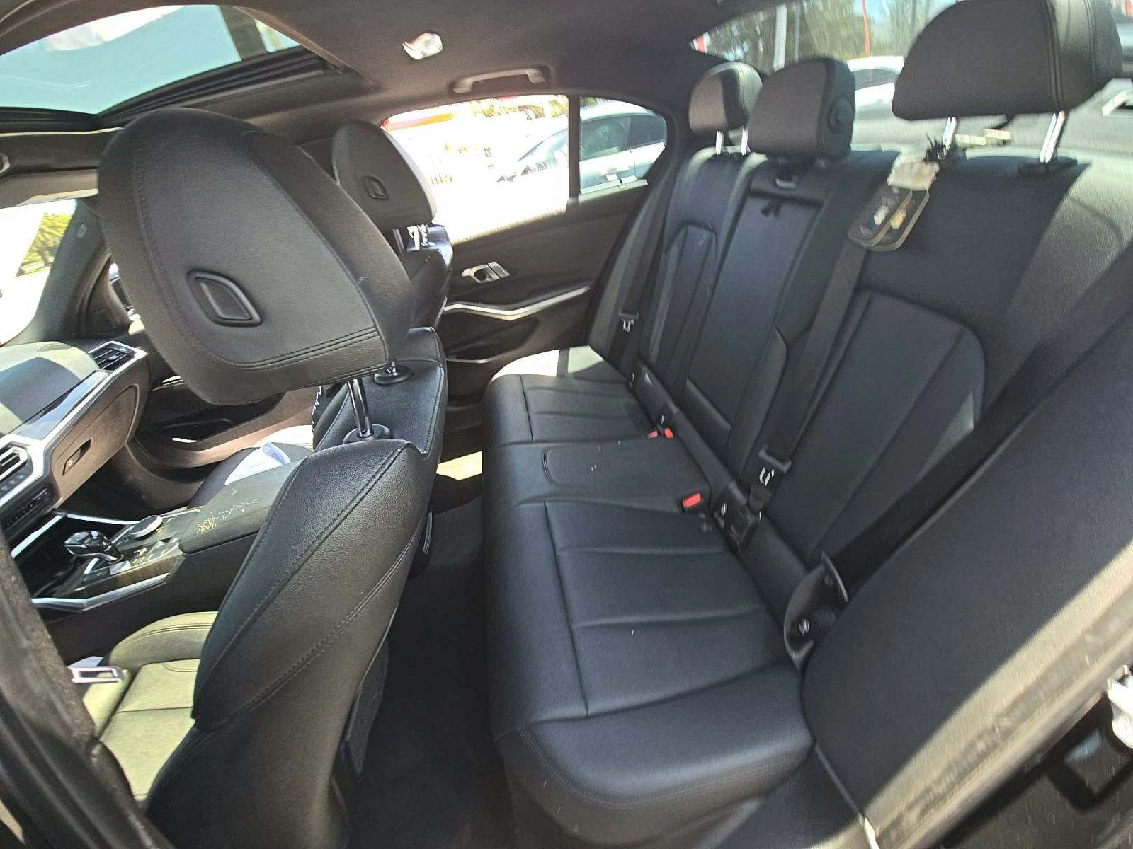 BMW 330 i ФИКСИРАНА ЦЕНА!/RECARO/ПОДГРЕВИ/ШИБЕДАХ/DIGITAL - изображение 8