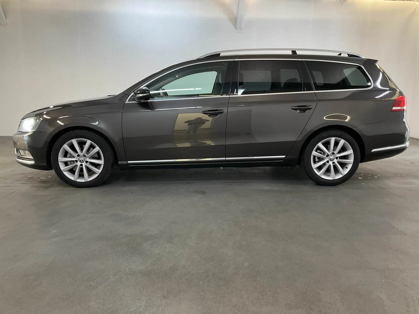 VW Passat 2.0 TDI Германия Нави Автомат Кожа Реални КМ ТОП - изображение 2