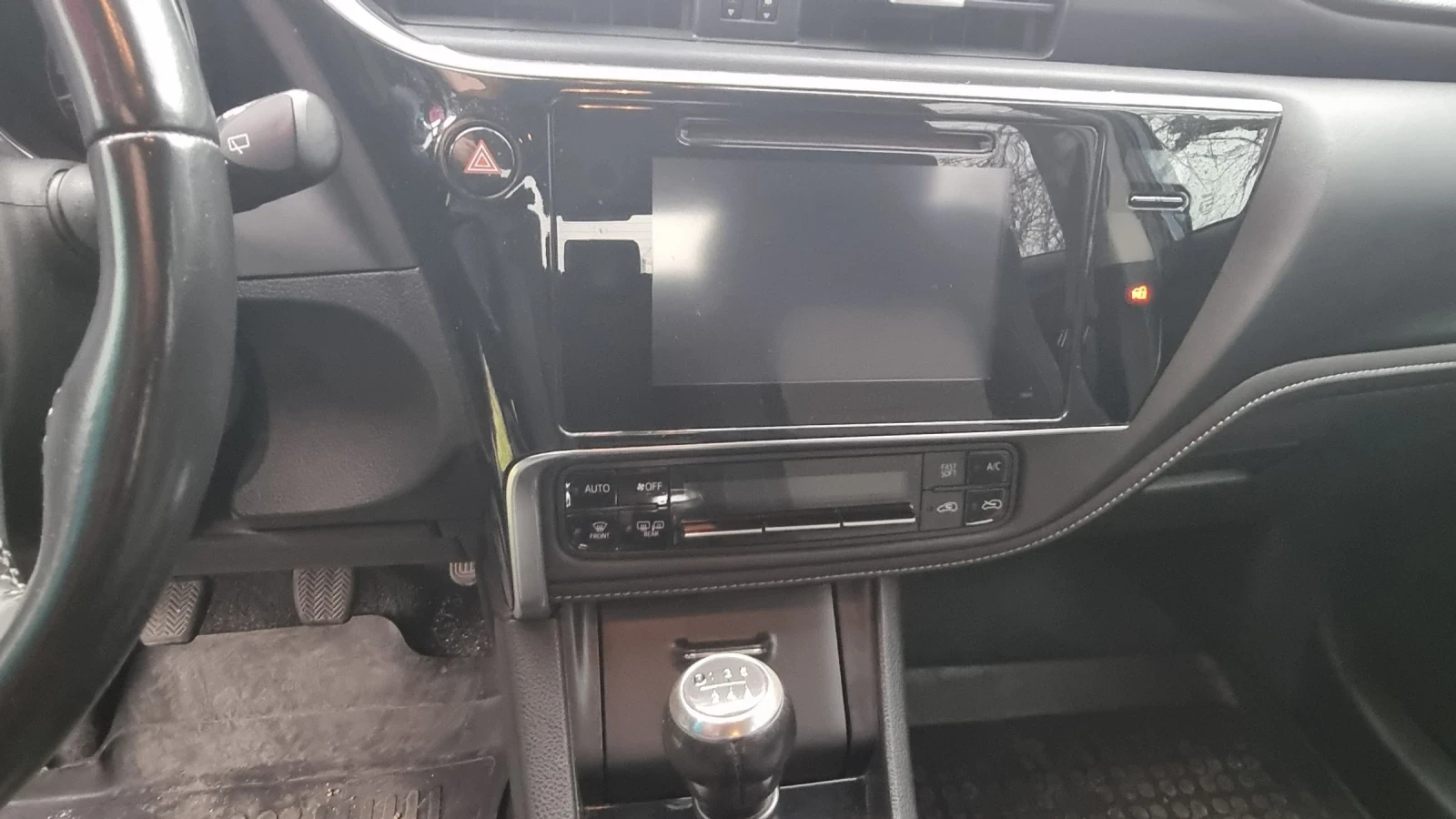 Toyota Auris | Mobile.bg � ����������� 10