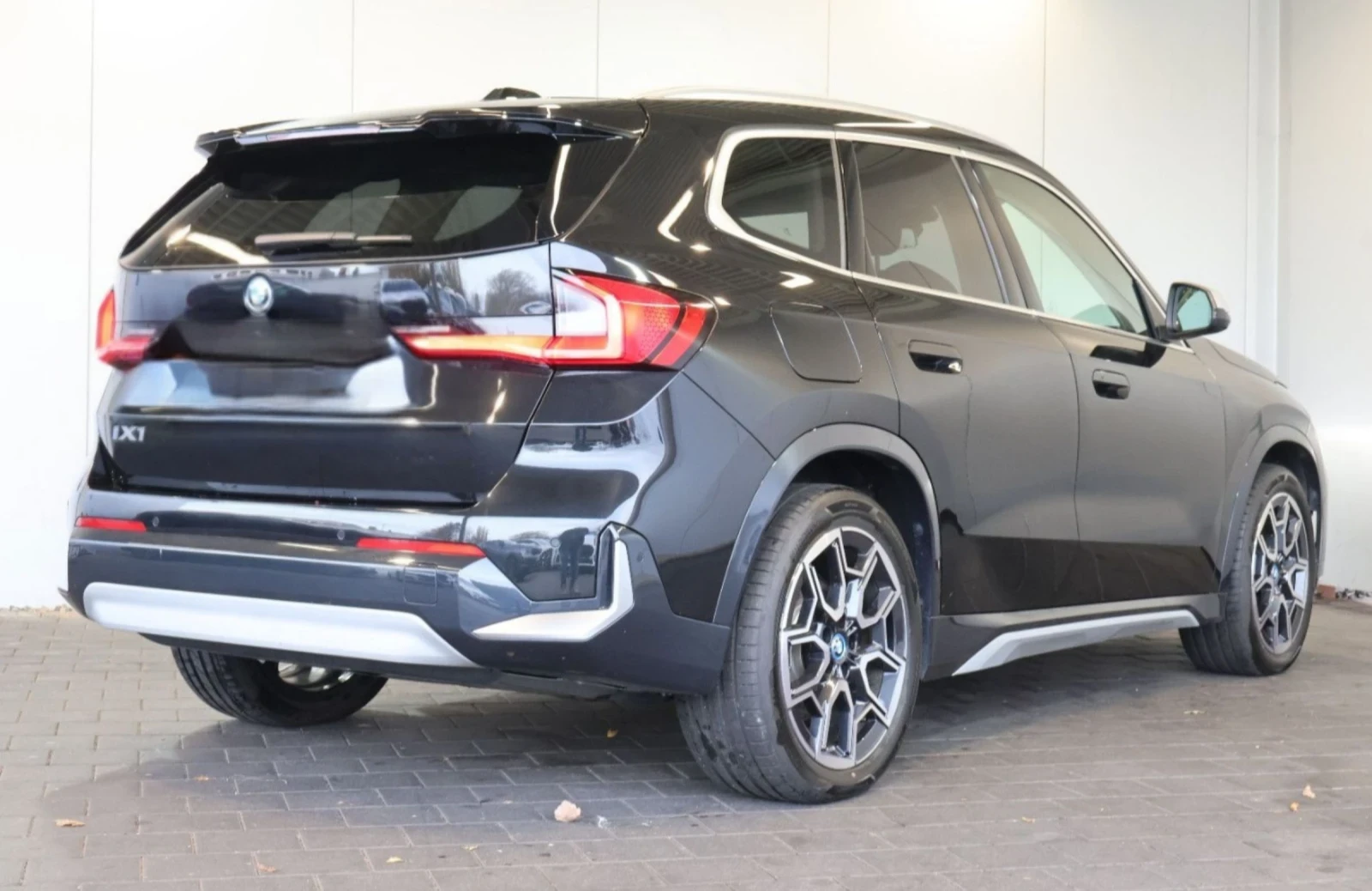 BMW iX1 30XD/HUD/H&K/360/PANO/LED/KEY/MEMO - изображение 3