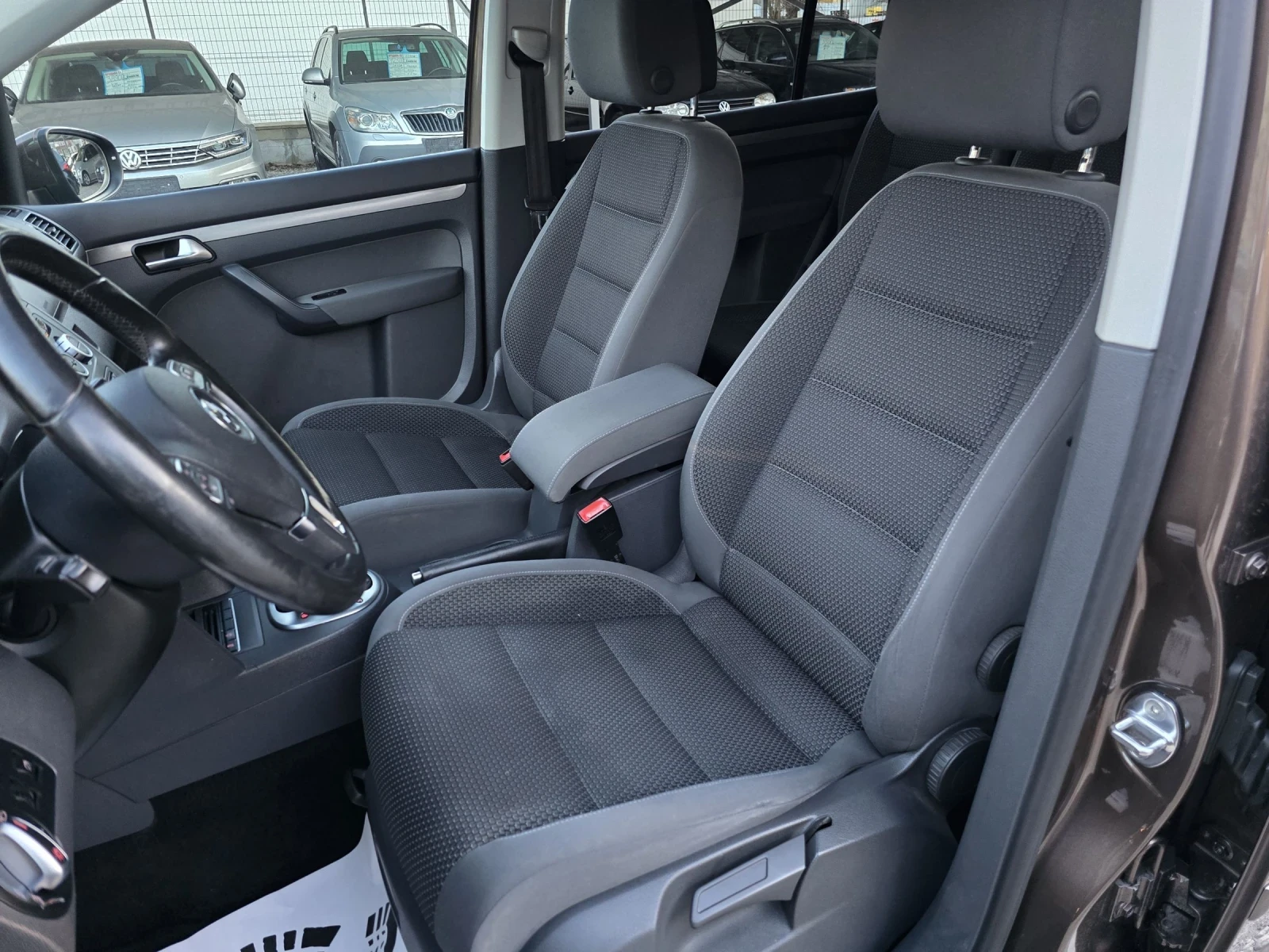 VW Touran 1.6TDI H-LINE DSG, снимка 10 - Автомобили и джипове - 53879585