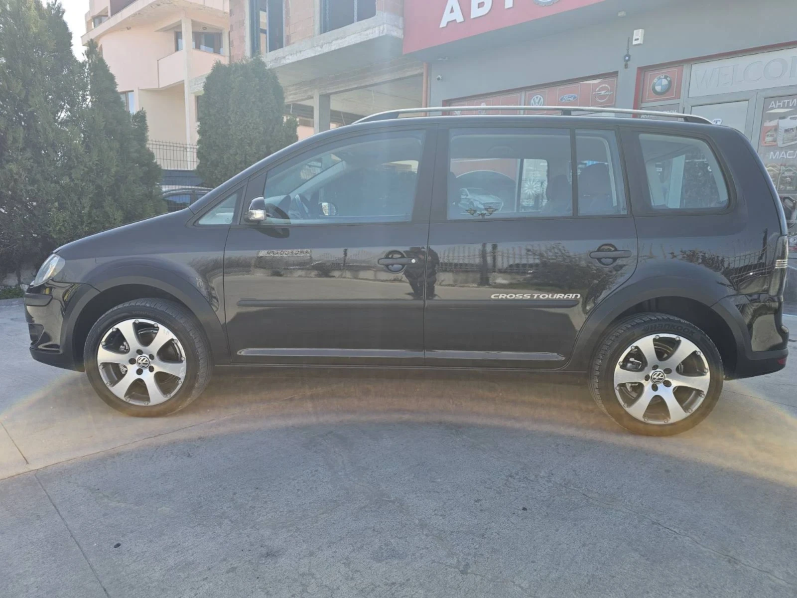 VW Touran 1.9 TDI/ CROSS TOURAN/ 6 СКОРОСТИ, снимка 3 - Автомобили и джипове - 53918259