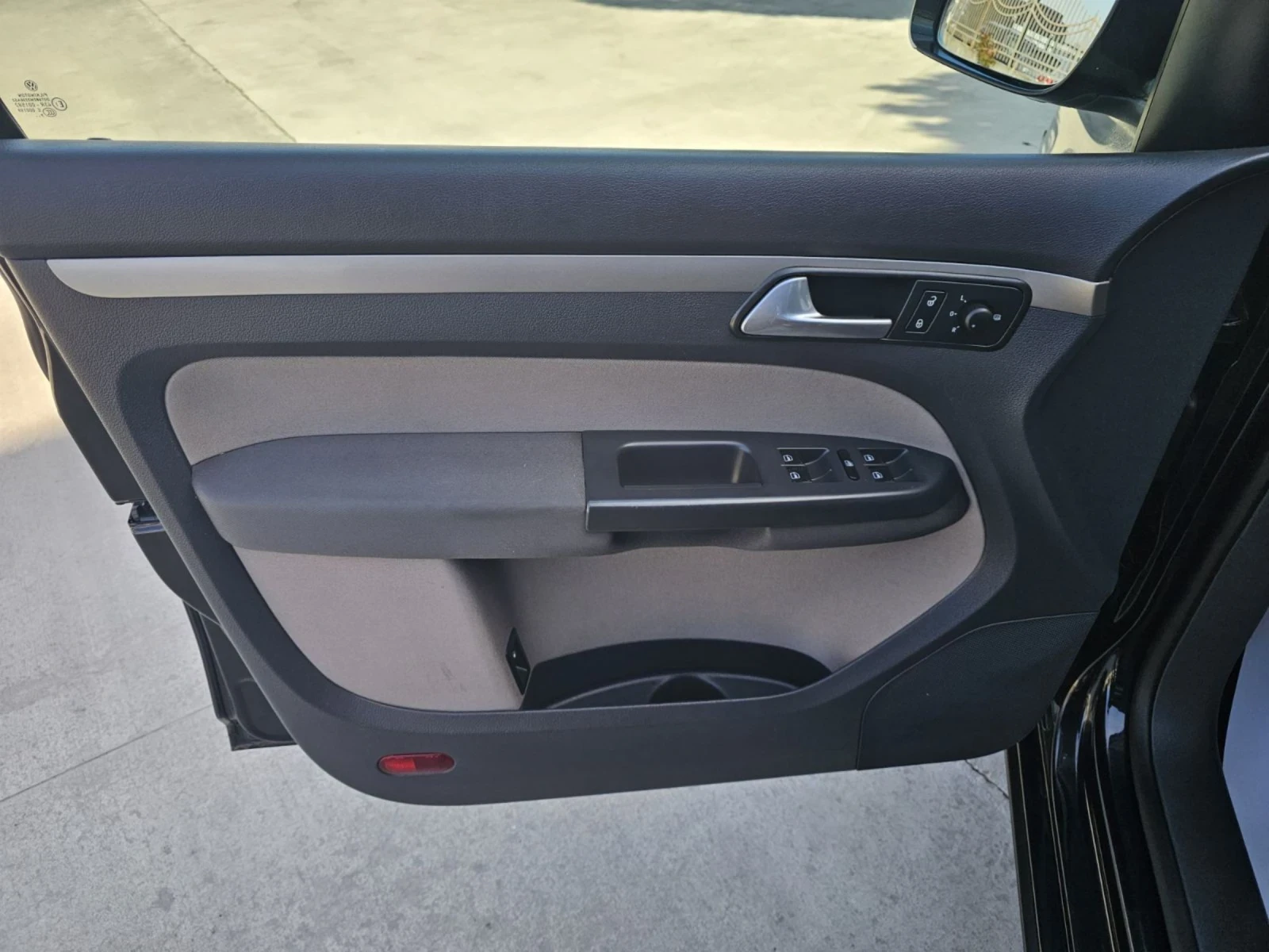 VW Touran 1.9 TDI/ CROSS TOURAN/ 6 СКОРОСТИ, снимка 17 - Автомобили и джипове - 53918259