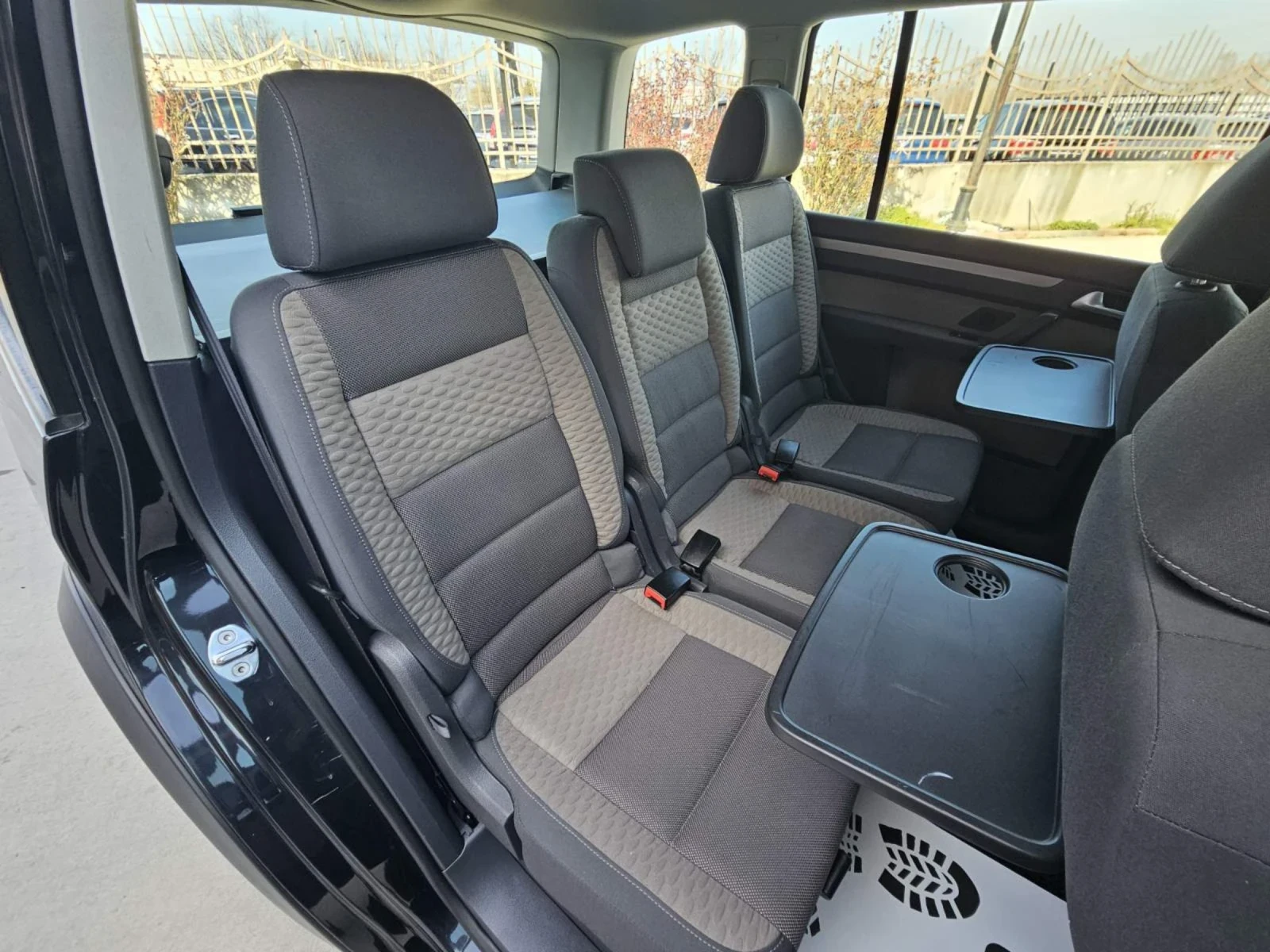 VW Touran 1.9 TDI/ CROSS TOURAN/ 6 СКОРОСТИ, снимка 12 - Автомобили и джипове - 53918259