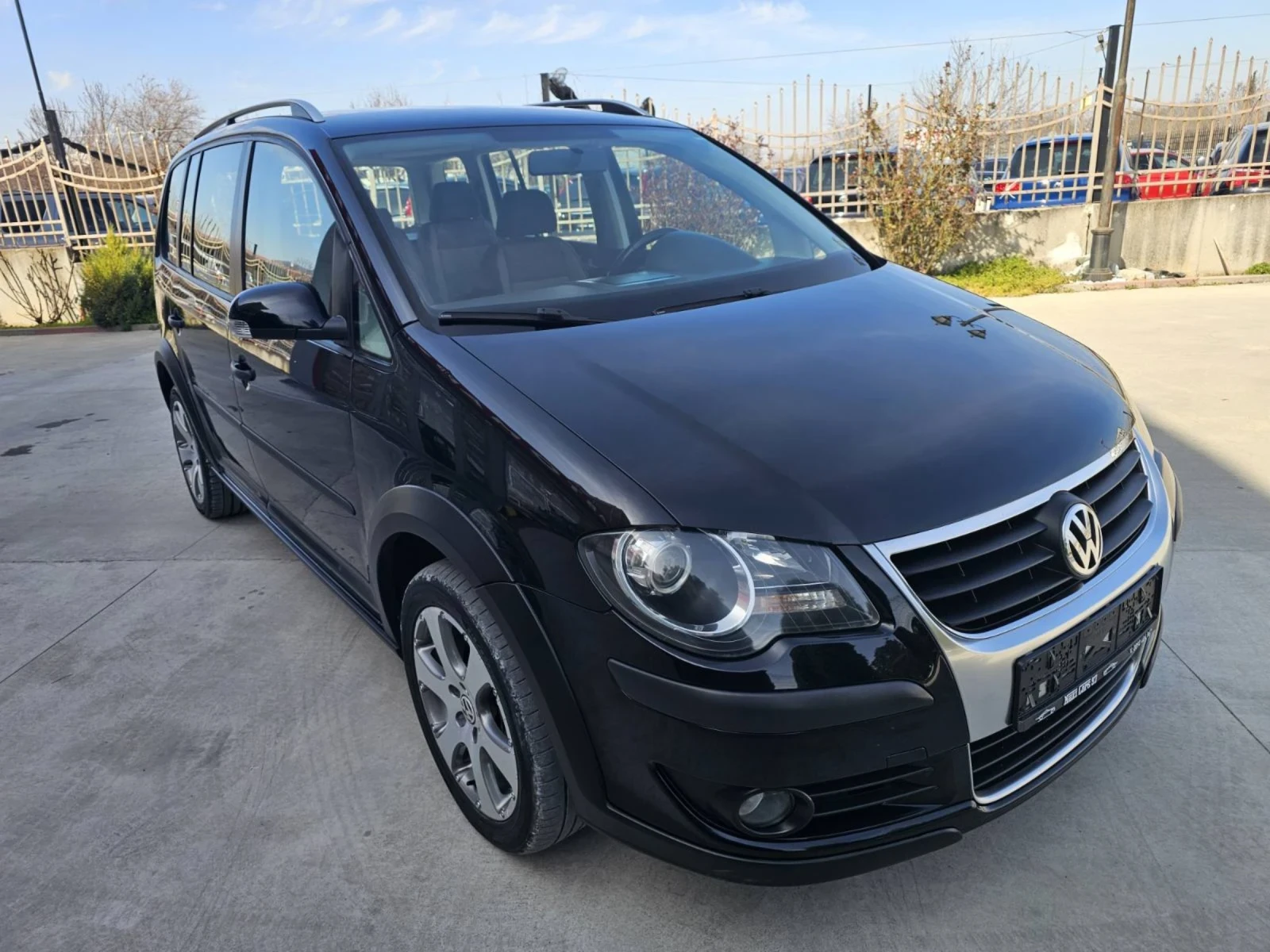 VW Touran 1.9 TDI/ CROSS TOURAN/ 6 СКОРОСТИ, снимка 8 - Автомобили и джипове - 53918259