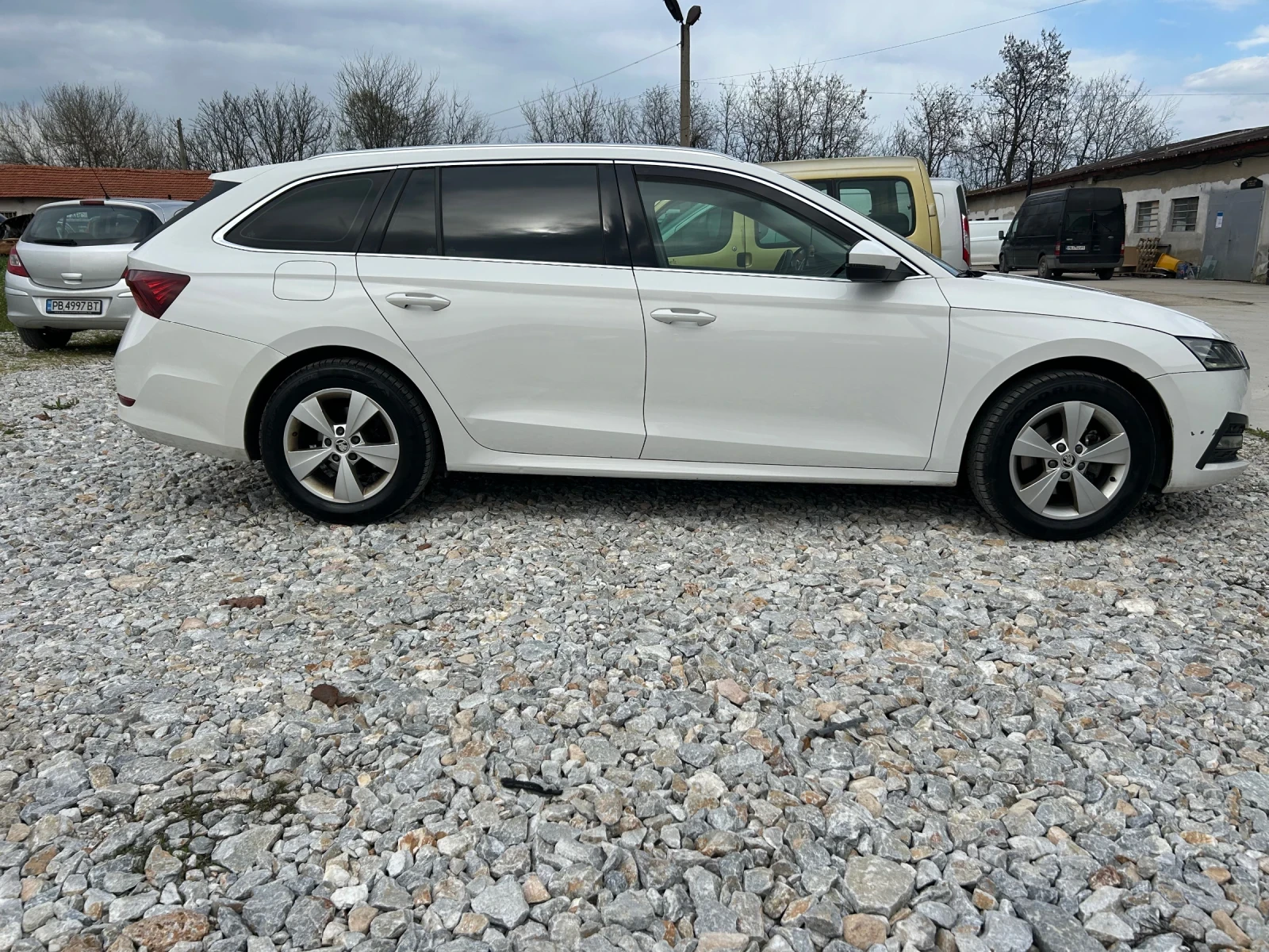 Skoda Octavia G-TEC, снимка 13 - Автомобили и джипове - 54148746