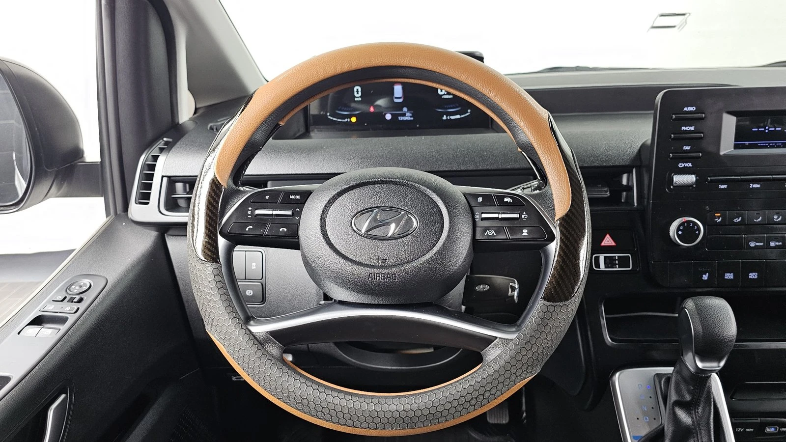 Hyundai Staria Cargo* BLIND SPOT* КРАЙНА ЦЕНА, снимка 13 - Автомобили и джипове - 55367057