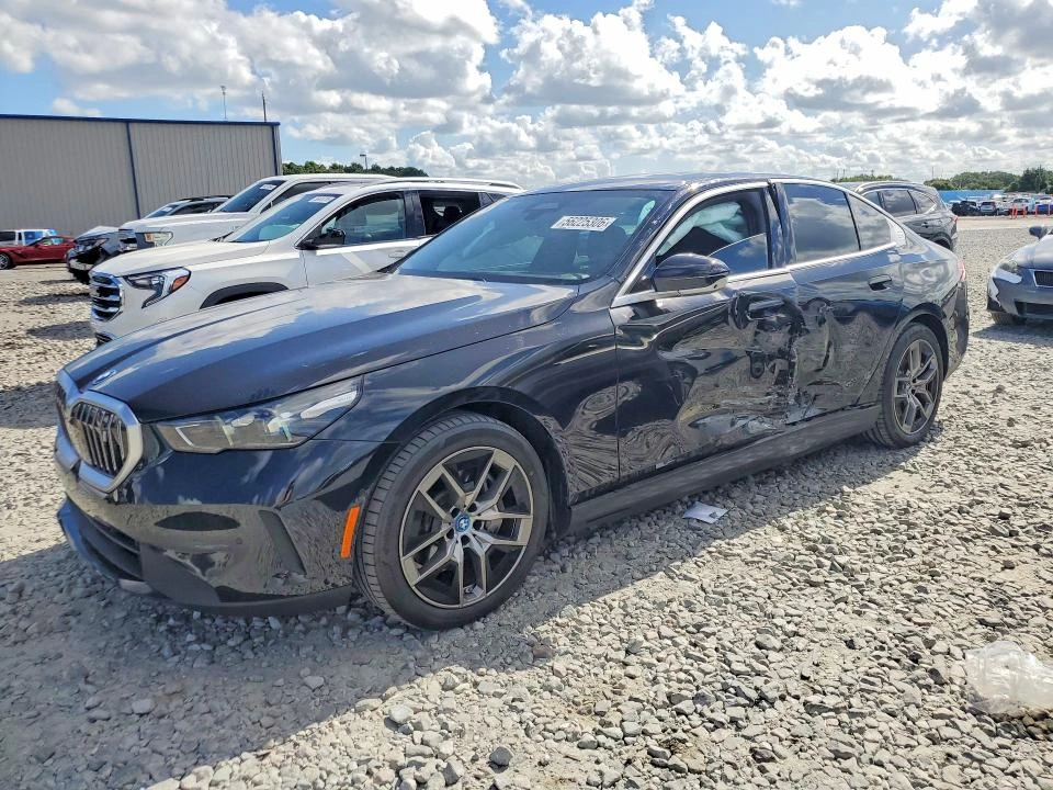 BMW i5 EDRIVE 40, снимка 3 - Автомобили и джипове - 55652517