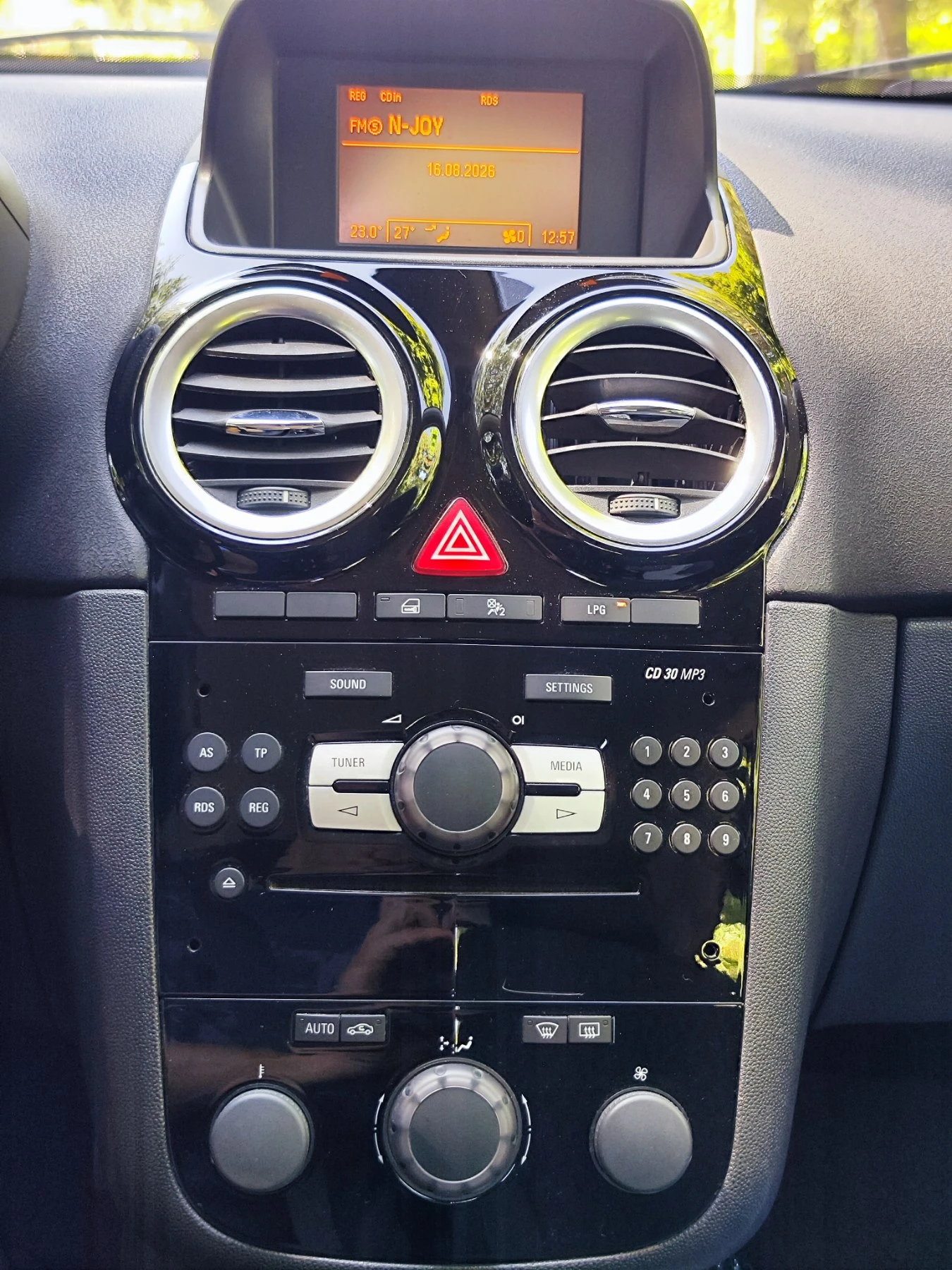 Opel Corsa, снимка 7 - Автомобили и джипове - 55795922