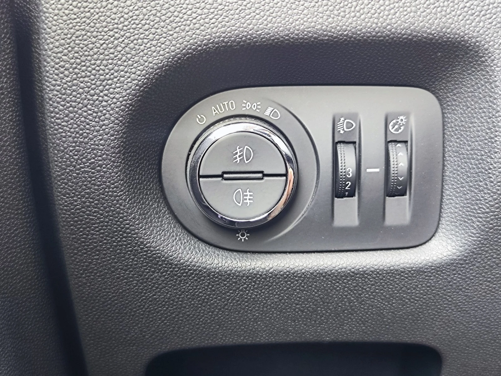 Opel Corsa, снимка 13 - Автомобили и джипове - 55795922