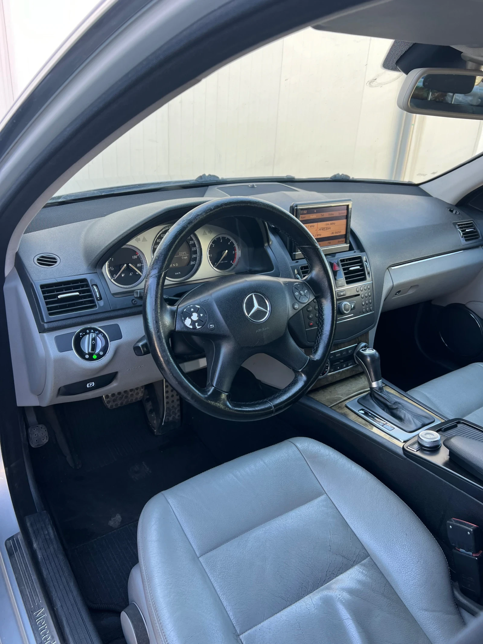 Mercedes-Benz C 320, снимка 11 - Автомобили и джипове - 56249046
