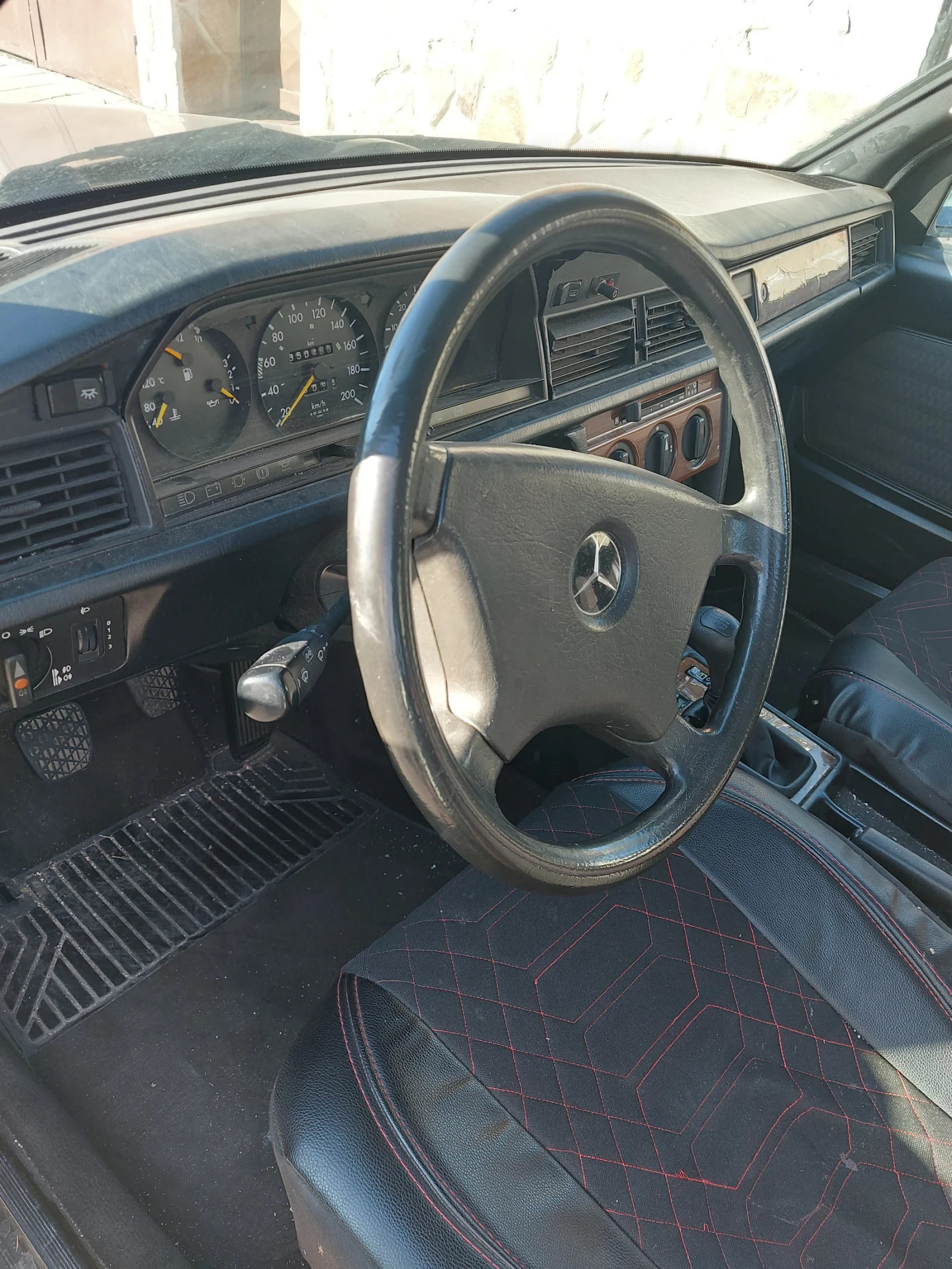 Mercedes-Benz 190, снимка 4 - Автомобили и джипове - 56334220