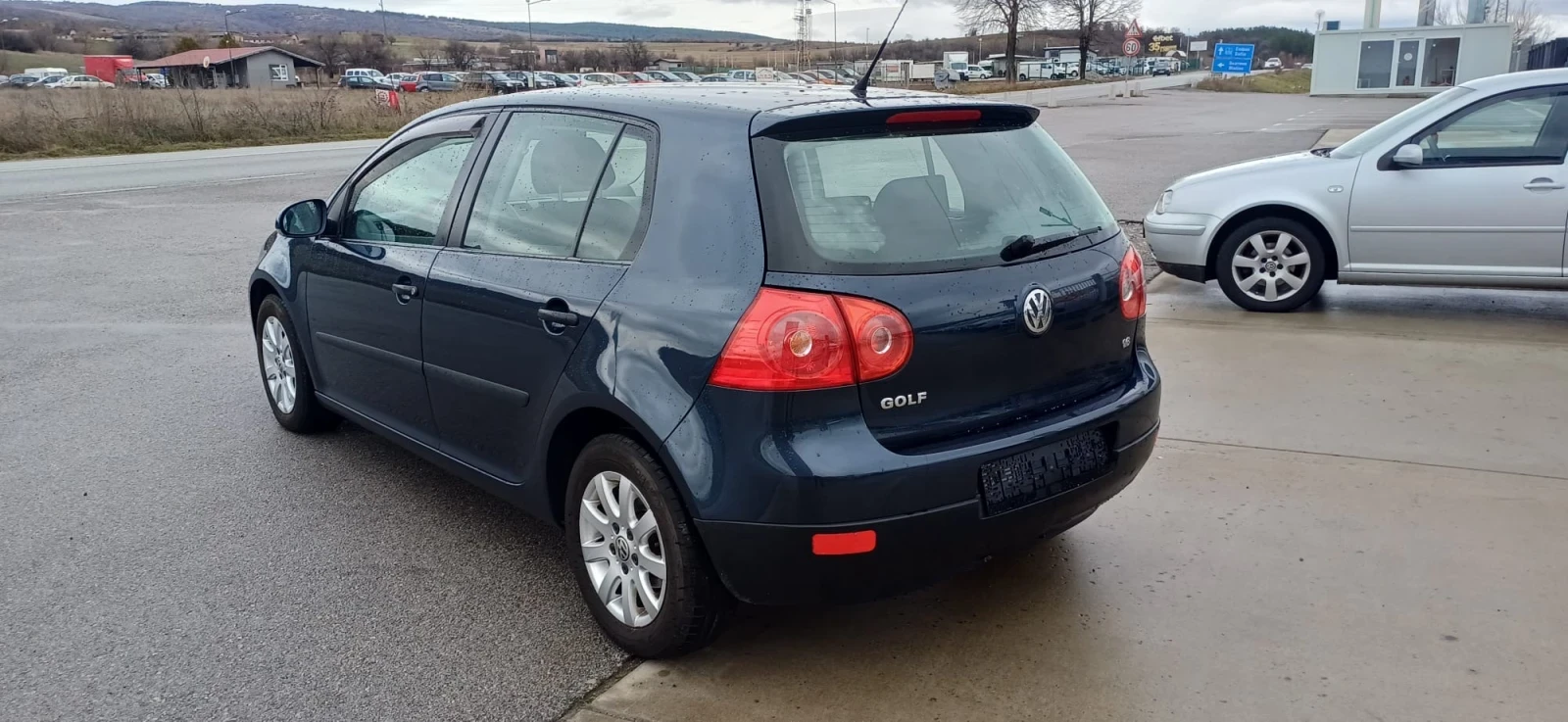 VW Golf 1.6, снимка 2 - Автомобили и джипове - 56510268