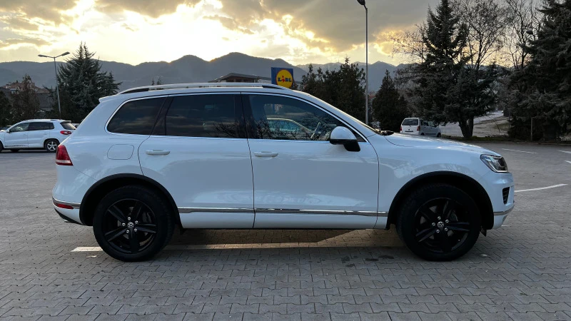 VW Touareg, снимка 4 - Автомобили и джипове - 47454428