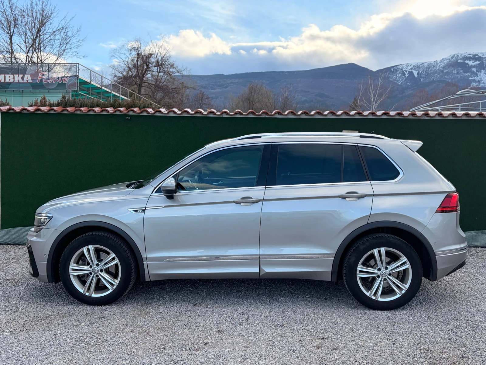 VW Tiguan 4-motion Rline, снимка 3 - Автомобили и джипове - 51835421