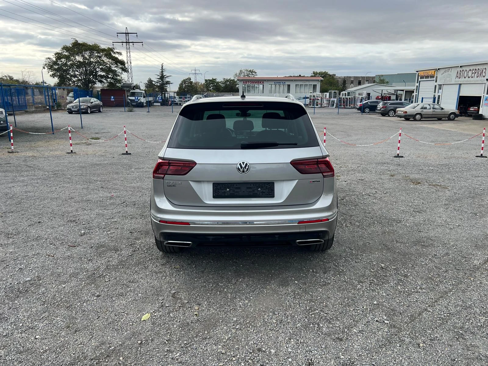 VW Tiguan R-Line 240HP 4X4 2, 0TDi НАПЪЛНО ОБЛУЖЕН - изображение 6
