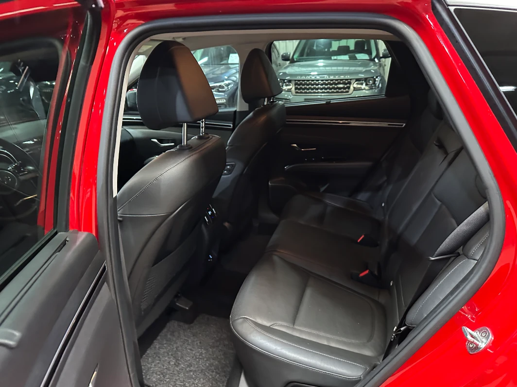 Hyundai Tucson 1.6 CRDI, снимка 7 - Автомобили и джипове - 53859350