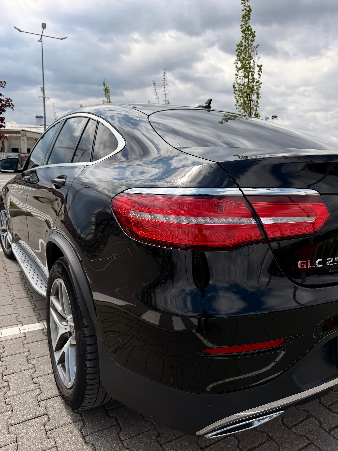 Mercedes-Benz GLC 250D 4MATIC AMG COUPE-BURMESTER-ПОДГРЕВ-ОБДУХВАНЕ, снимка 7 - Автомобили и джипове - 54804686
