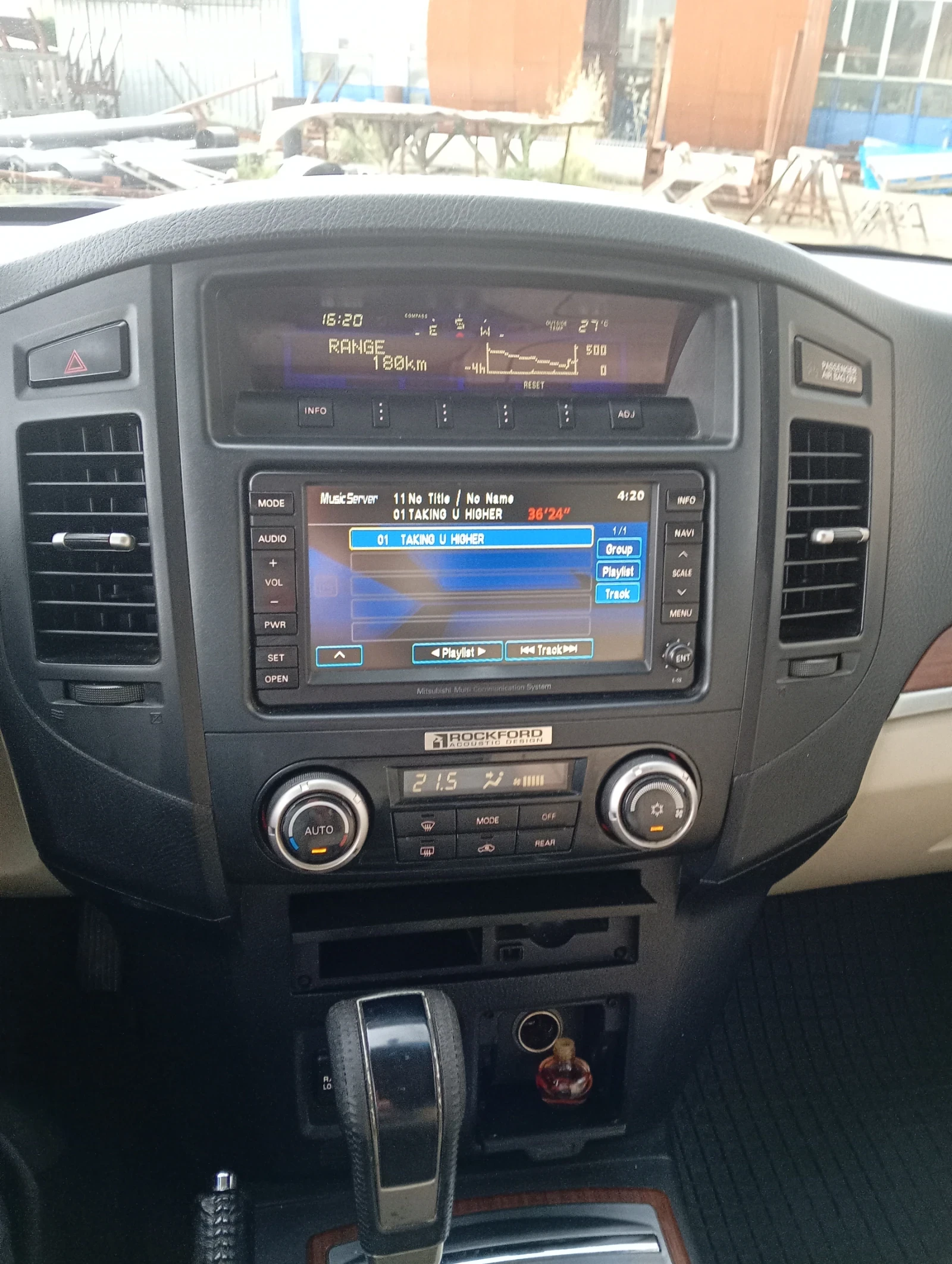 Mitsubishi Pajero, снимка 12 - Автомобили и джипове - 55008424