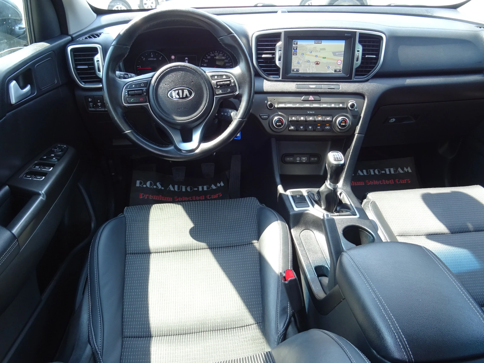 Kia Sportage 1.7 CRDI 2WD Class + Premium Pack, снимка 11 - Автомобили и джипове - 55574627