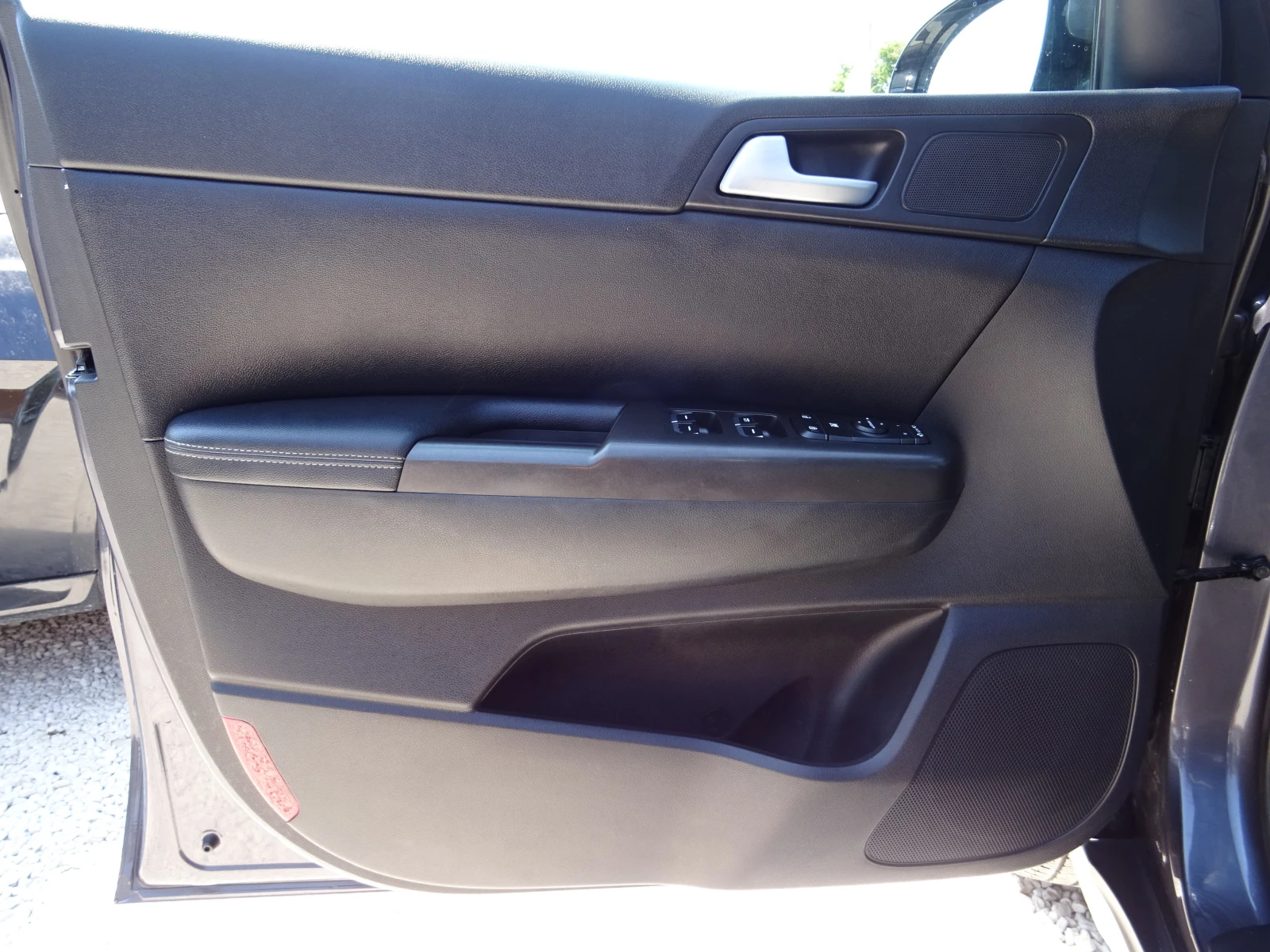 Kia Sportage 1.7 CRDI 2WD Class + Premium Pack, снимка 8 - Автомобили и джипове - 55574627