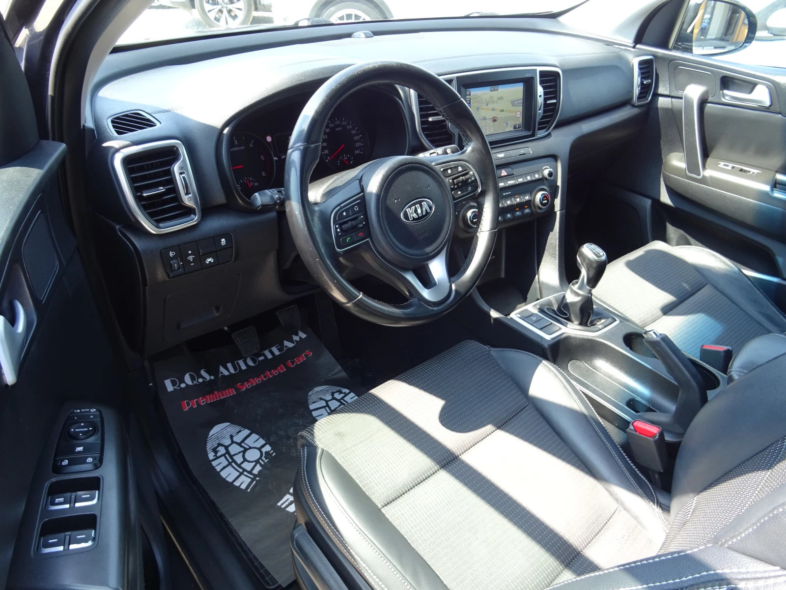 Kia Sportage 1.7 CRDI 2WD Class + Premium Pack, снимка 9 - Автомобили и джипове - 55574627