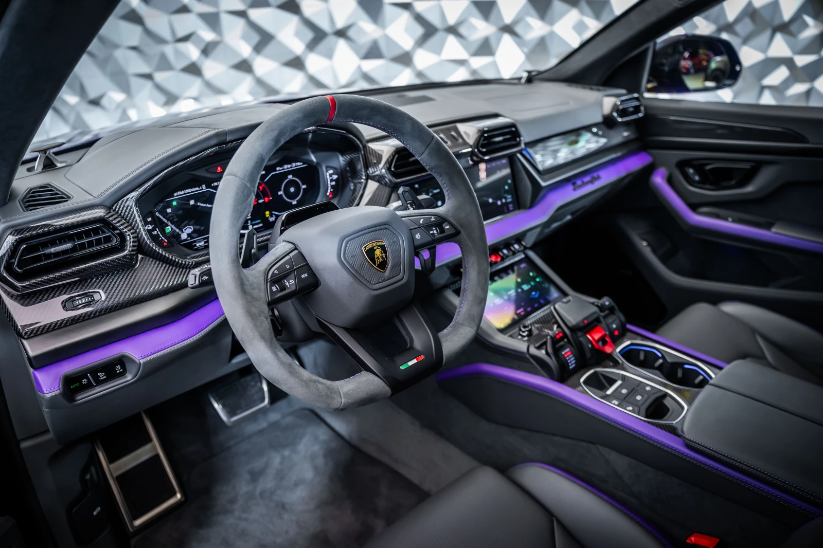 Lamborghini Urus SE Viola Mithras, снимка 8 - Автомобили и джипове - 55901819