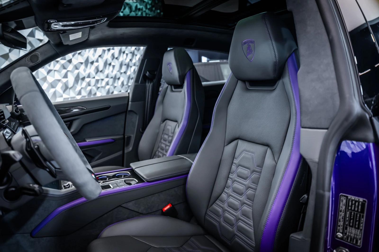 Lamborghini Urus SE Viola Mithras, снимка 12 - Автомобили и джипове - 55901819