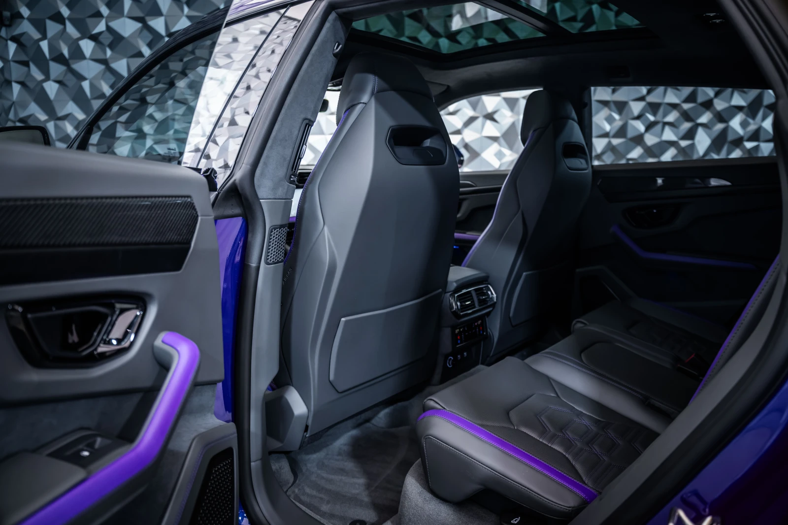 Lamborghini Urus SE Viola Mithras, снимка 14 - Автомобили и джипове - 55901819