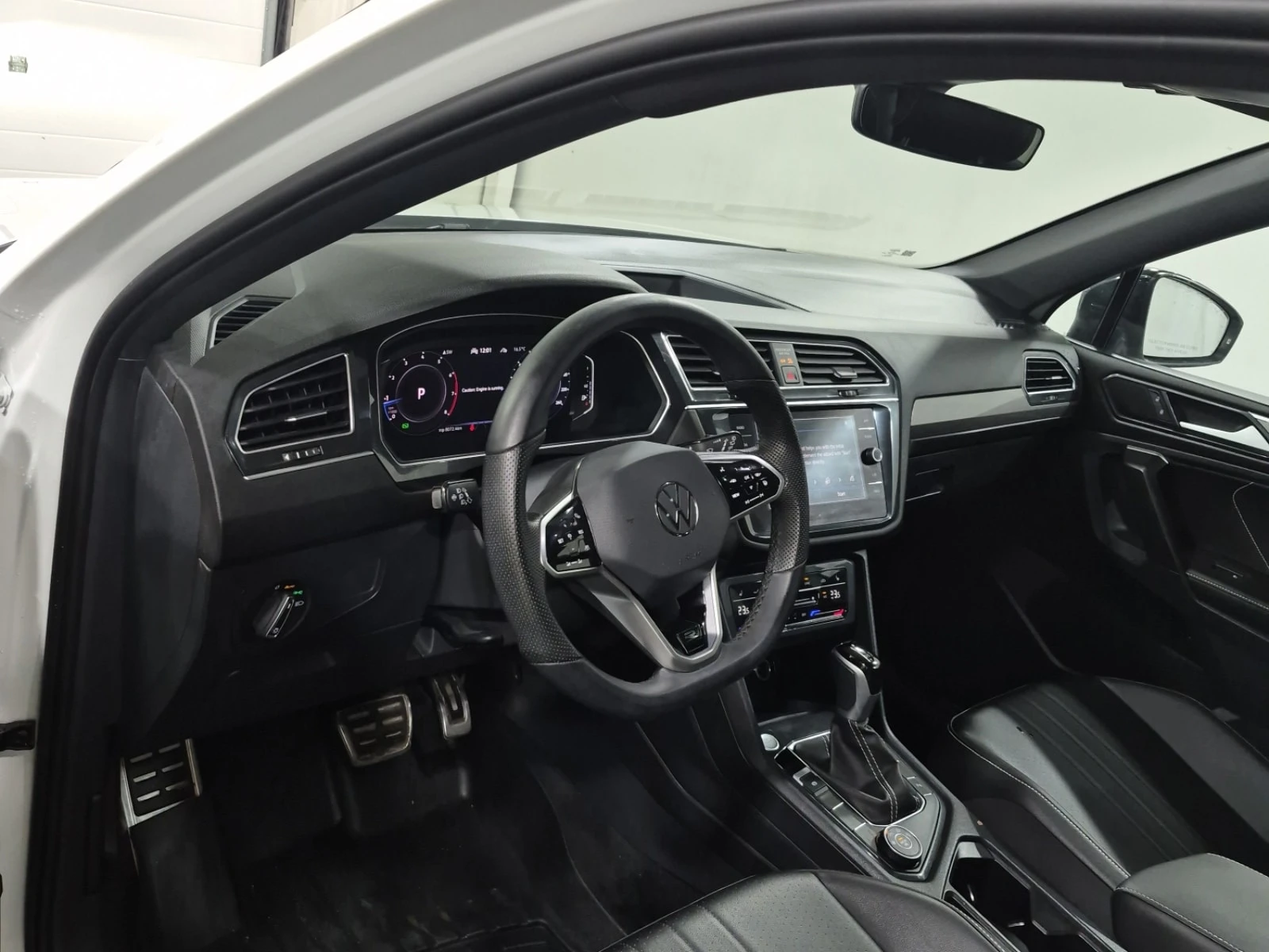 VW Tiguan * COMFORTLINE R LINE BLACK EDITION * CARFAX * , снимка 10 - Автомобили и джипове - 56102849
