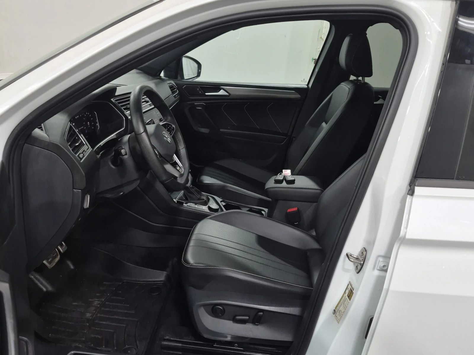 VW Tiguan * COMFORTLINE R LINE BLACK EDITION * CARFAX * , снимка 5 - Автомобили и джипове - 56102849