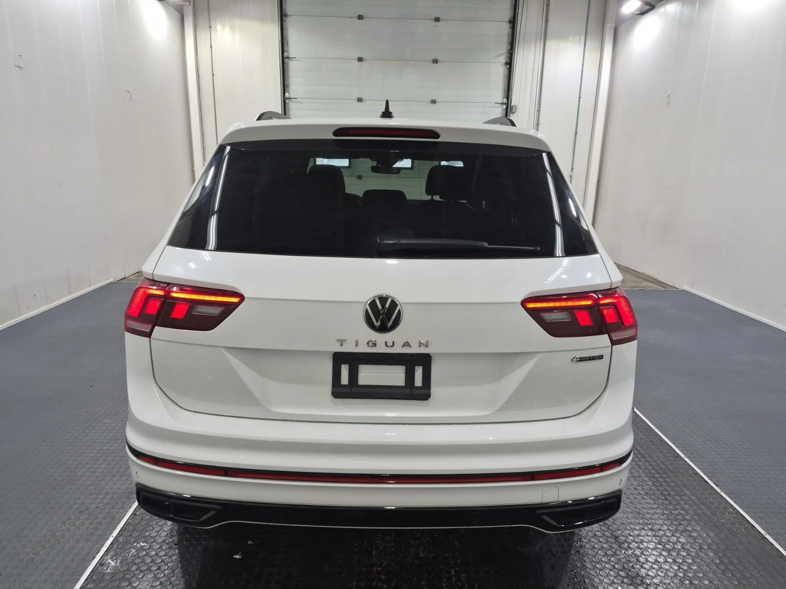 VW Tiguan * COMFORTLINE R LINE BLACK EDITION * CARFAX * , снимка 16 - Автомобили и джипове - 56102849