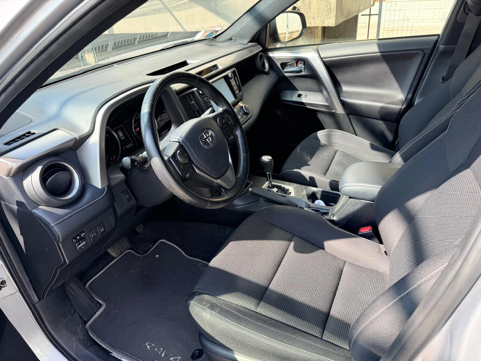 Toyota Rav4 2.5 Hybrid Очакван внос!, снимка 4 - Автомобили и джипове - 56306525