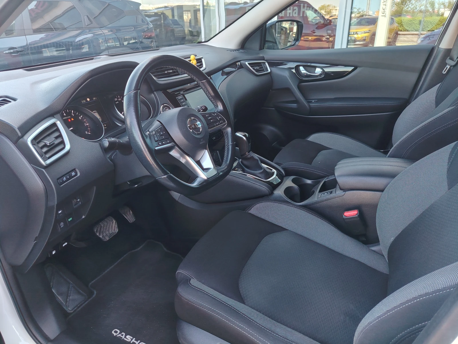 Nissan Qashqai N-Connecta, снимка 4 - Автомобили и джипове - 56334530