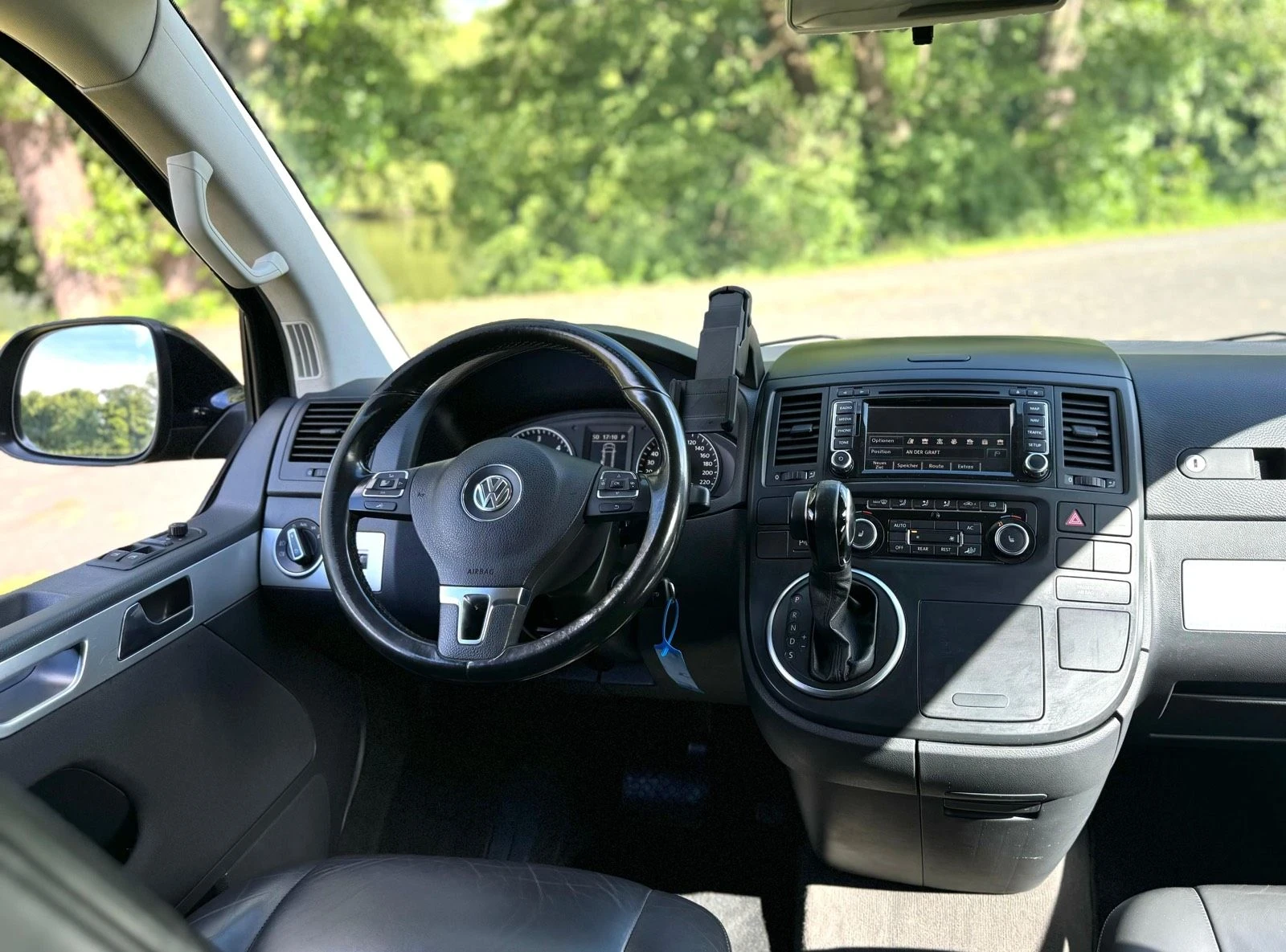 VW Multivan T5, Highline, С нов двигател преди 11.000км - изображение 8