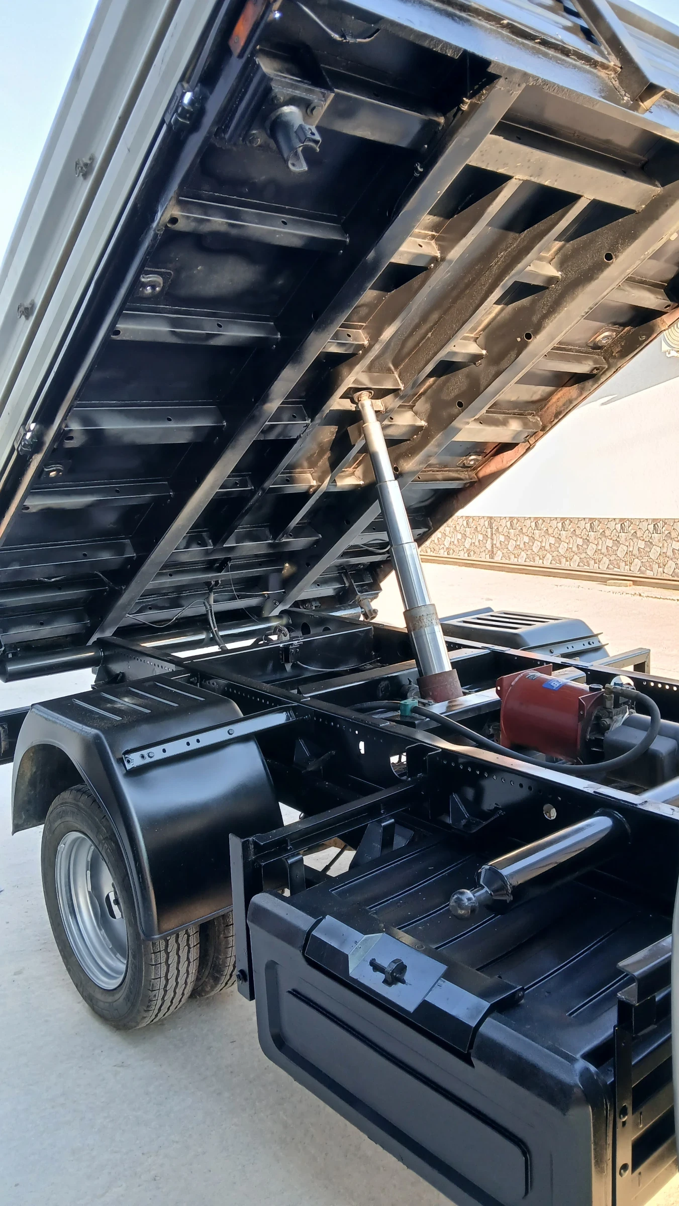 Ford Transit 2.4 - изображение 6
