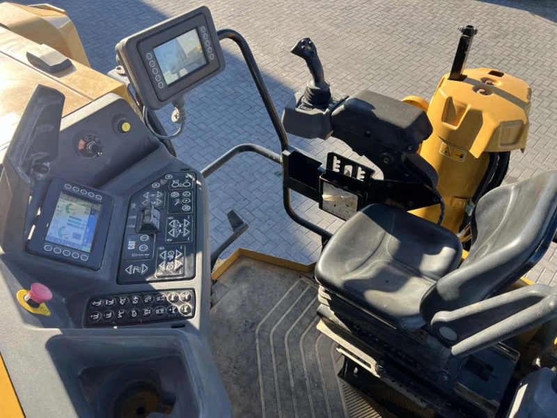 Асфалтополагаща машина Друга марка CATERPILLAR, снимка 7 - Индустриална техника - 47922275