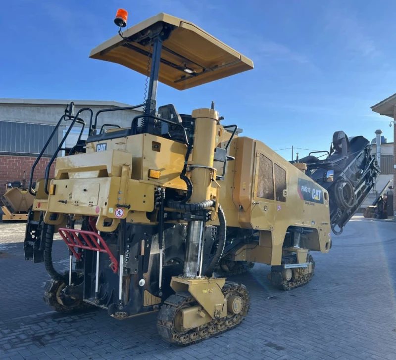 Асфалтополагаща машина Друга марка CATERPILLAR, снимка 2 - Индустриална техника - 47922275