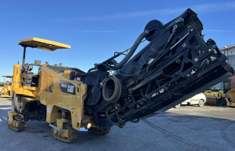 Асфалтополагаща машина Друга марка CATERPILLAR, снимка 6 - Индустриална техника - 47922275