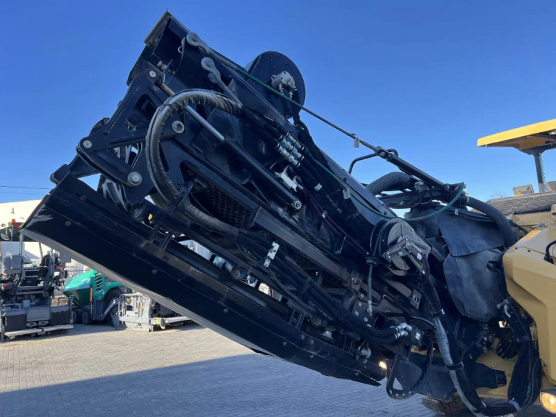 Асфалтополагаща машина Друга марка CATERPILLAR, снимка 4 - Индустриална техника - 47922275