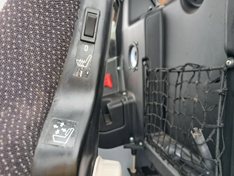 Телескопични товарачи Caterpillar TH407 C, снимка 17 - Индустриална техника - 52840920