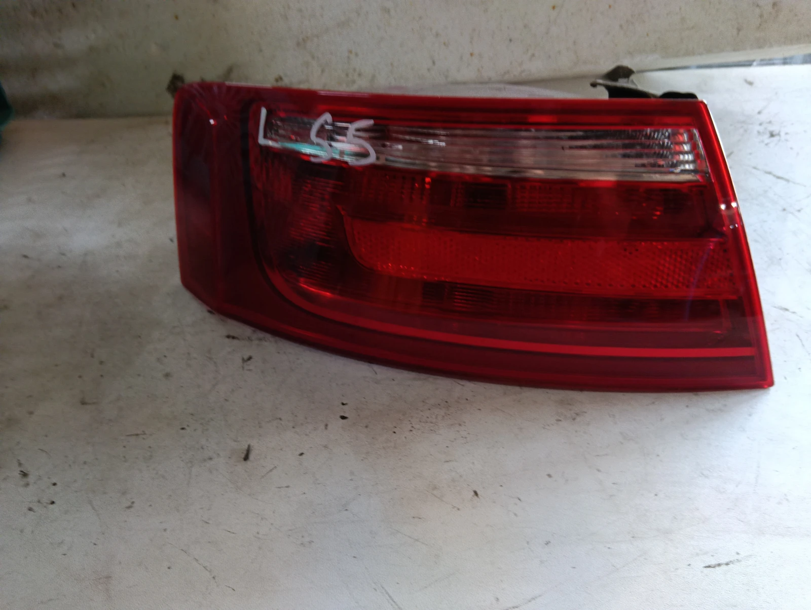стоп ляв външен  8Т0945095 Audi A5