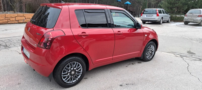 Suzuki Swift 1.3i/4x4/* ЛИЗИНГ* Климатик* Подгрев.., снимка 4 - Автомобили и джипове - 44103852