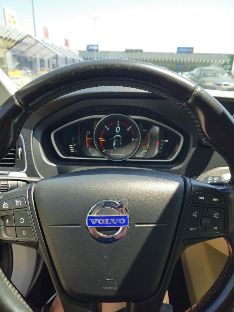 Volvo V40 1.6 HDI, снимка 7 - Автомобили и джипове - 46943593