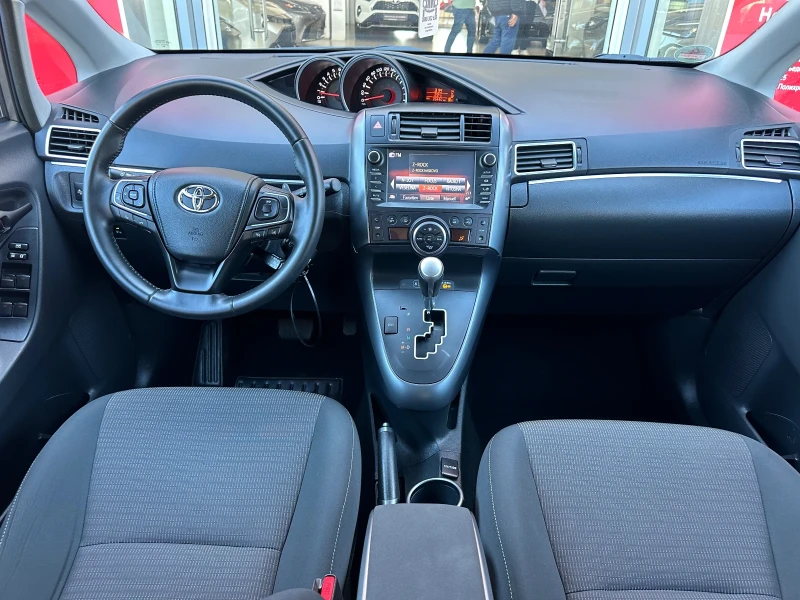 Toyota Verso, снимка 9 - Автомобили и джипове - 47490822