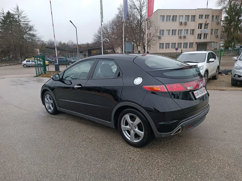 Honda Civic 1.8i-140кс-ШВЕЙЦАРИЯ-РЪЧКА-6ск-NAVI, снимка 6 - Автомобили и джипове - 48226965