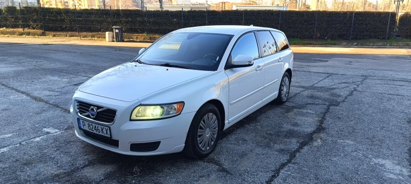 Volvo V50 1.6D D2 FACELIFT , снимка 1 - Автомобили и джипове - 48857079