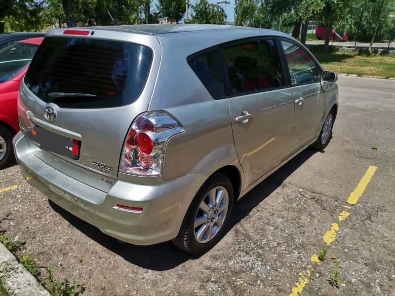 Toyota Corolla verso 2.2DFD, снимка 7 - Автомобили и джипове - 48891579